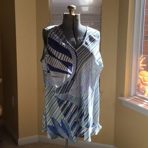 Nic+Zoe shell v neck blouse 2x Palm Lines Top.